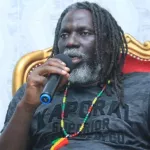 tiken-jah-sort-de-son-silence-et-se-prononce-sur-la-situation-socio-politique-c-est-reparti-et-c-est-bien-dommage-pour-ce-beau-pays