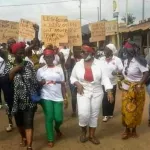 divo-des-individus-armes-mettent-fin-a-la-marche-des-femmes-contre-le-3eme-mandat-de-ouattara