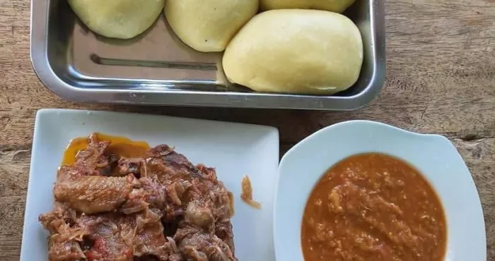 cuisine-attie-le-secret-de-preparation-d-un-bon-plat-de-biokosseu-au-poulet-accompagne-de-foutou-banane