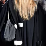 une-avocate-obligee-de-retirer-son-soutien-gorge-pour-rentrer-dans-une-prison