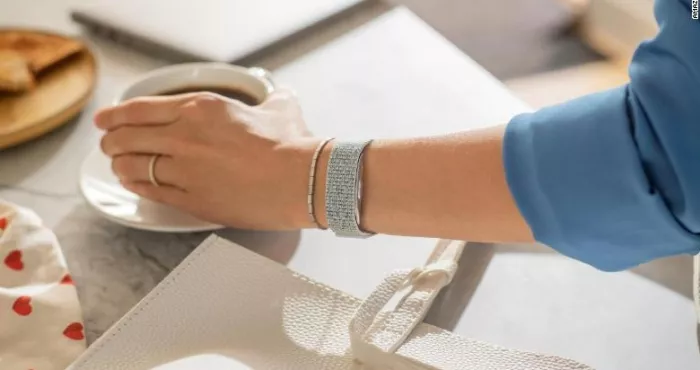 innovation-un-bracelet-connecte-qui-traque-la-graisse-et-analyse-les-emotions