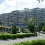 chu-de-cocody-les-ascenseurs-defaillants-des-cadavres-transportes-difficilement