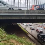 operation-de-deguerpissements-a-abidjan-la-police-deloge-des-squatteurs-sous-le-pont-situe-entre-l-ecole-de-police-et-la-rue-des-jardins