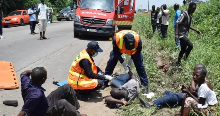 grave-accident-de-la-circulation-apres-le-stade-d-ebimpe-15-victimes-dont-8-deces-les-sapeurs-pompiers-militaires-sur-les-lieux