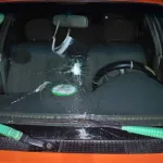 koumassi-un-malfrat-se-fait-epingler-par-la-police-apres-avoir-agresse-un-taximetre-vole-sa-recette-et-casse-les-phares-et-pare-brise-de-son-taxi