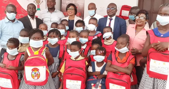 rentree-scolaire-2020-2021-la-fondation-ked-lance-un-vaste-programme-de-distribution-de-kits-scolaires
