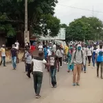 a-deux-jours-de-la-decision-du-conseil-constitutionnel-les-manifestations-reprennent-a-yopougon-et-a-bangolo