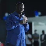 marcel-amon-tanoh-face-aux-etudiants-le-leader-doit-aimer