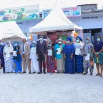 koumassi-eau-pour-tous-le-maire-cisse-bacongo-raccorde-gracieusement-plusieurs-menages-de-3-ampoules-a-l-eau-potable