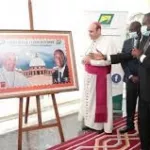 devoilement-du-timbre-commemoratif-du-50eme-anniversaire-des-relations-diplomatiques-entre-la-cote-d-ivoire-et-le-vatican