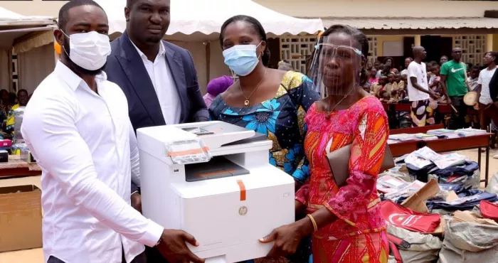grand-bassam-avec-l-appui-de-dangote-magassa-salue-les-performances-de-ouattara-dans-l-education-par-la-rehabilitation-et-l-equipement-de-3-groupes-scolaires