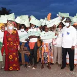 visite-d-etat-dans-la-marahoue-1-400-000-000-francs-cfa-octroyes-par-la-premiere-dame-aux-femmes