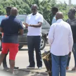 koumassi-ange-kessi-surprend-un-policier-en-train-d-arracher-le-permis-de-conduire-a-un-chauffeur-de-taxi-ce-qu-ils-se-sont-dit
