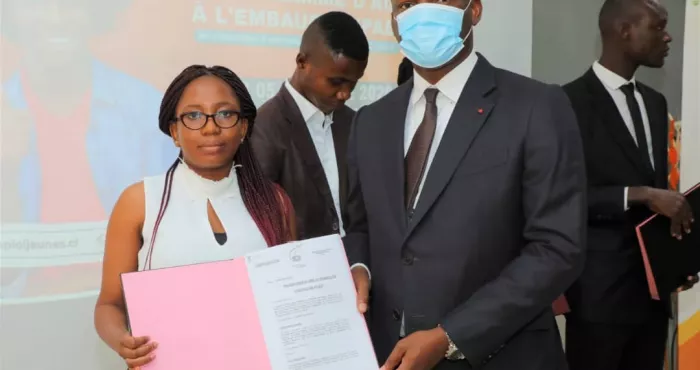 developpement-de-l-employabilite-mamadou-toure-offre-500-stages-d-une-valeur-de-270-millions-de-f-cfa-aux-etudiants-de-l-universite-virtuelle