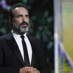 premiere-image-de-l-acteur-jean-dujardin-dans-la-peau-du-president-sarkozy-dans-le-nouveau-film-de-anne-fontaine