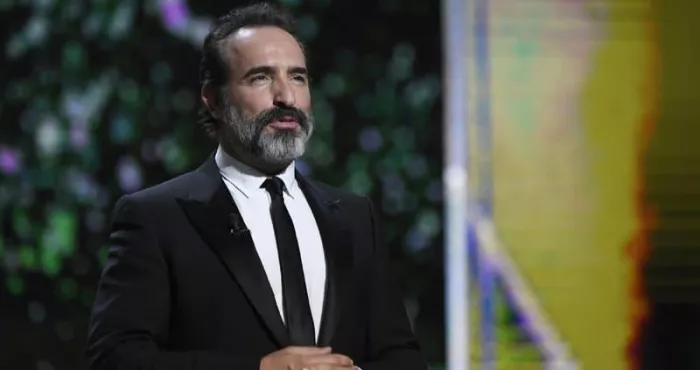 premiere-image-de-l-acteur-jean-dujardin-dans-la-peau-du-president-sarkozy-dans-le-nouveau-film-de-anne-fontaine