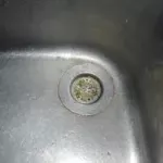 nettoyer-son-evier-de-cuisine-avec-du-bicarbonate-de-sodium-tres-efficace