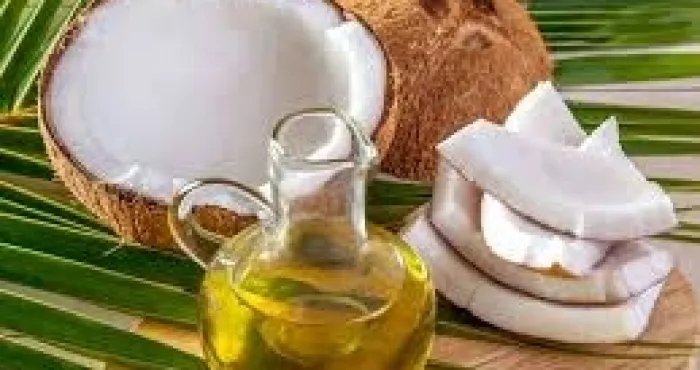 l-huile-de-coco-parfaite-pour-des-dents-blanches-et-une-halene-fraiche