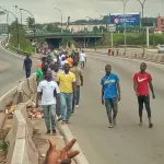 meeting-de-l-opposition-l-acces-du-plateau-restreint-les-militants-contraints-a-la-marche-depuis-adjame