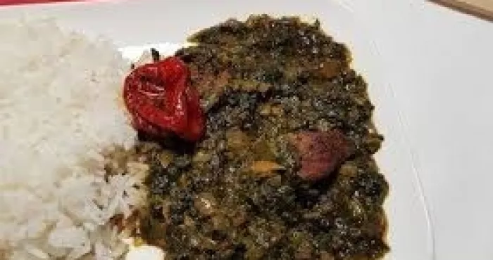 la-sauce-saka-saka-accompagnee-de-bon-riz-parfume