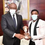 athletisme-pres-d-un-mois-apres-sa-victoire-au-meeting-d-ostrava-arthur-gue-cisse-recu-par-hamed-bakayoko