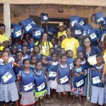 duekoue-action-sociale-une-ong-offre-plus-de-600-kits-scolaires-aux-eleves