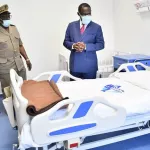 affaire-aka-aouele-dans-le-coma-suite-a-un-accident-d-helicoptere-le-ministere-de-la-sante-sort-de-sa-reserve