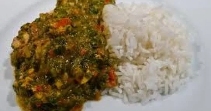 poulet-palava-accompagne-de-riz-blanc