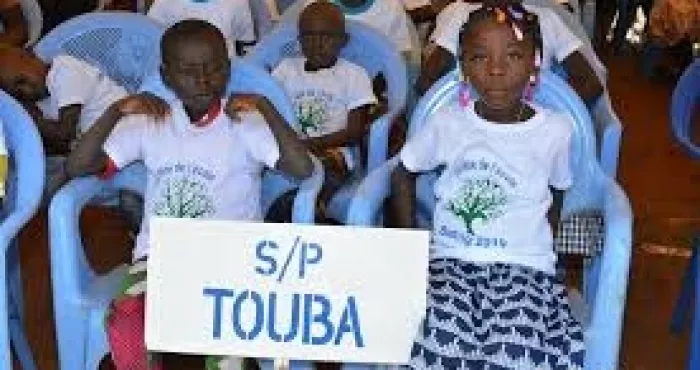 celebration-de-l-excellence-et-appui-aux-eleves-defavorises-moussa-sanogo-distribue-10-000-kits-scolaires-a-des-ecoliers-dans-le-bafing