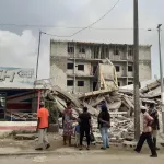 effondrement-d-un-immeuble-a-yopougon-cite-verte-comment-le-drame-s-est-produit-les-riverains-apeures-racontent