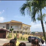 des-femmes-du-fpi-bravent-les-interdictions-pour-apporter-a-manger-a-la-femme-d-affi-n-guessan