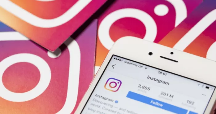 reseau-social-l-interface-de-la-page-d-accueil-d-instagram-change