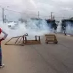 yopougon-cafeier-direction-academie-plusieurs-manifestants-ont-pose-des-barricades-des-vehicules-incendies