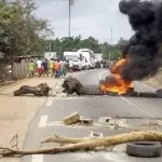manifestations-de-l-opposition-a-dabou-un-vehicule-incendie-a-ira-des-affrontements-a-la-machette-evites-de-justesse-entre-autochtones-et-allochtones