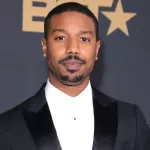 voici-l-homme-le-plus-sexy-du-monde-comment-l-acteur-michael-b-jordan-de-black-panther-a-accueilli-son-prix
