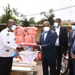 impact-du-covid-19-moussa-dosso-distribue-pres-de-12-milliards-de-francs-cfa-aux-acteurs-des-filieres-animales-et-halieutiques