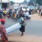 fete-des-peres-elle-offre-un-cercueil-a-son-mari