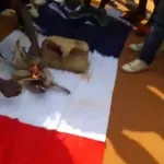 bonoua-inhumation-de-morel-ekra-le-drapeau-francais-brule