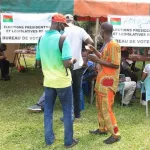 burkina-faso-presidentielle-et-legislatives-5000-burkinabes-votent-dans-le-calme-en-cote-d-ivoire