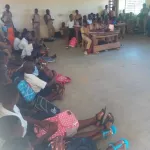 diabo-des-eleves-d-une-salle-de-6eme-prennent-des-cours-a-meme-le-sol