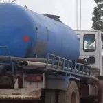 koumassi-un-camion-de-vidange-des-fosses-septiques-surpris-en-train-de-polluer-la-lagune