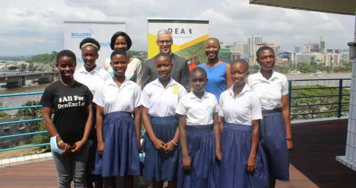 education-des-jeunes-filles-bollore-transport-logistics-veut-reduire-la-fracture-numerique-au-sein-de-la-gente-feminine