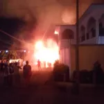 angre-9eme-tranche-un-incendie-ravage-plusieurs-baraques-les-maisons-en-durs-menacees