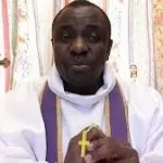 conge-de-noel-anticipe-un-prete-catholique-se-prononce-et-interpelle-les-eleves-et-parent-d-eleves-ivoiriens