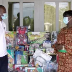 celebration-de-la-fete-de-noel-des-enfants-defavorises-recoivent-plusieurs-presents-lors-d-une-caravane-de-generosite-et-de-solidarite