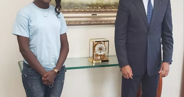 promotion-de-l-excellence-apres-l-obtention-de-son-doctorat-a-23-ans-dr-olivia-n-goran-recue-par-le-secretaire-d-etat-brice-kouassi
