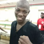 les-ivoiriens-se-battent-au-parc-des-sports-de-treichville