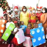 noel-2020-dominique-ouattara-offre-une-fete-de-reve-a-1000-enfants-du-district-d-abidjan