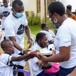 la-fondation-uba-offre-une-centaine-de-repas-a-des-adolescents