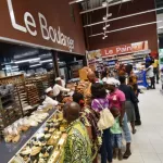 fete-de-fin-d-annee-l-atmosphere-qui-prevaut-dans-les-centres-commerciaux-et-sur-les-marches
